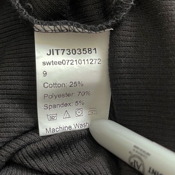 Shein Curve Black Top with Puffed Sleeve with raised pearl design size XL - Picture 5 of 5